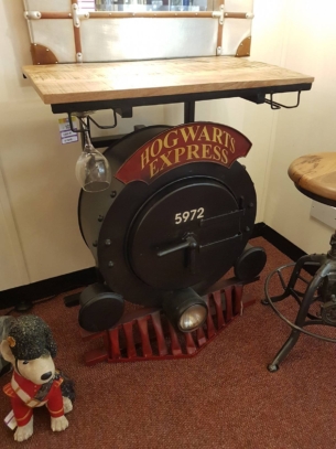 Wood and Metal Hogwarts Express / Harry Potter Bar